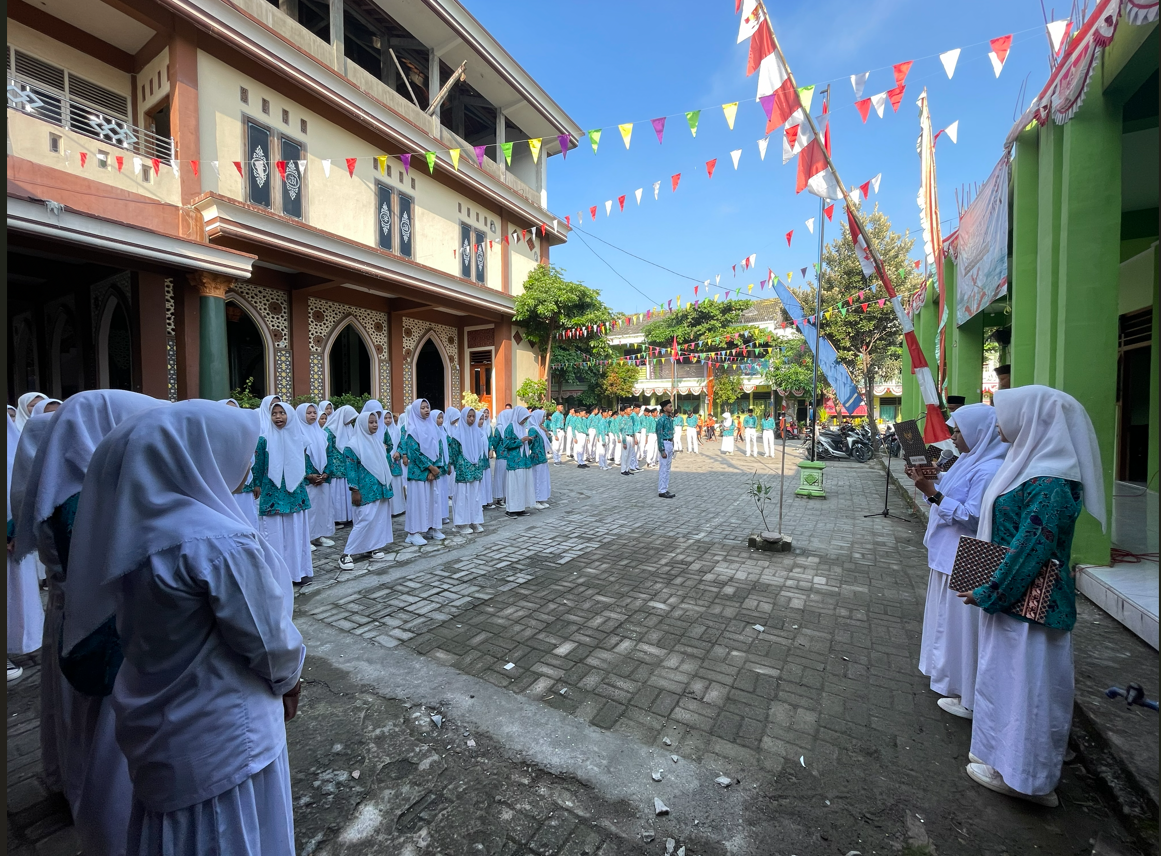 UPACARA BENDERA SETIAP HARI SABTU